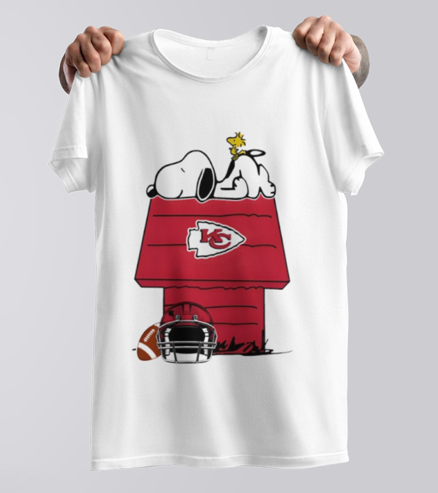 Kansas City Chiefs Snoopy Peanuts Football KC Logo Woodstock Doghouse T-Shirt