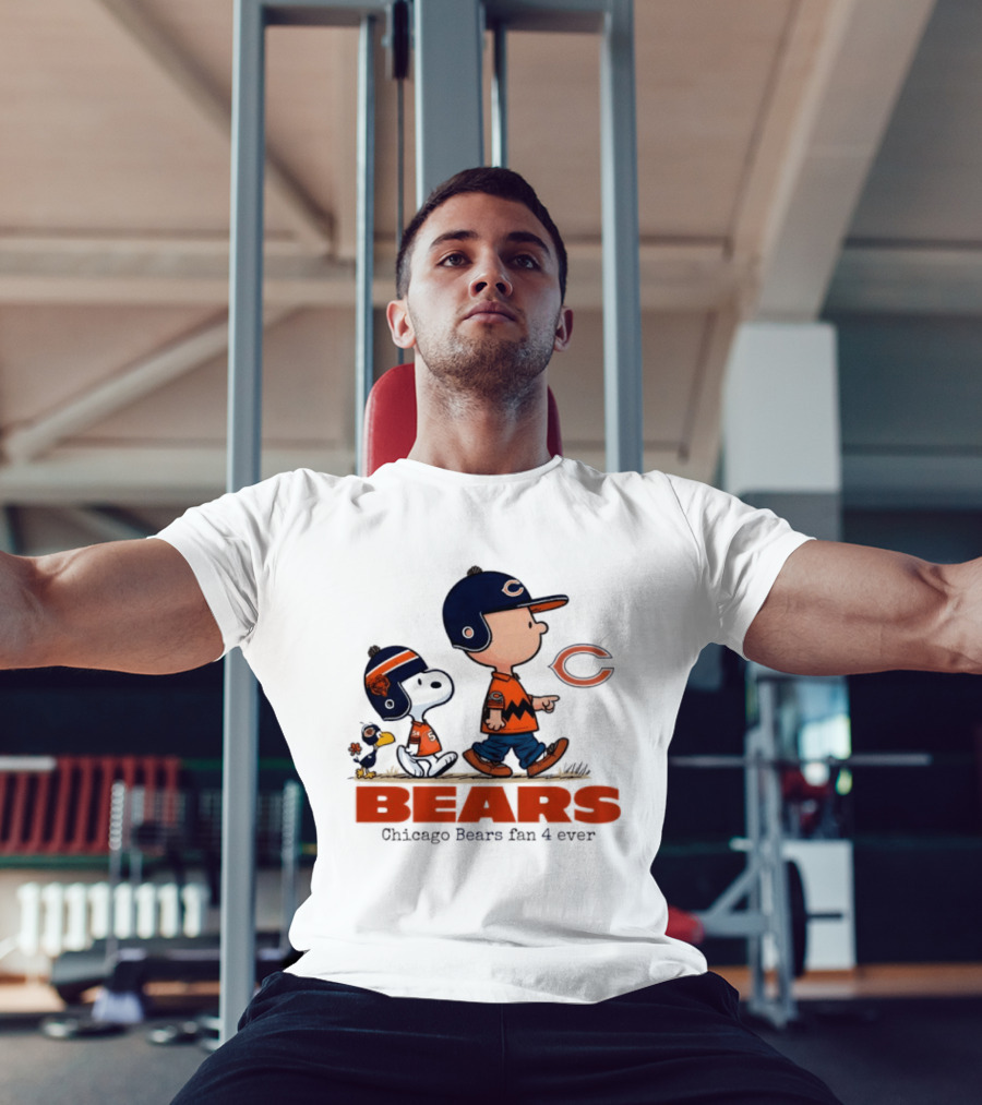 Chicago Bears Fan 4 Ever Snoopy Vs Charlie Brown T-Shirt