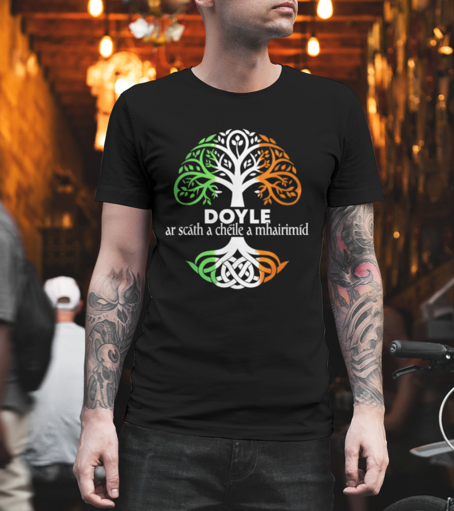 Doyle Irish Family Name Celtic Irish Roots Tree Ar Scáth A Chéile A Mhaireannimid T-Shirt