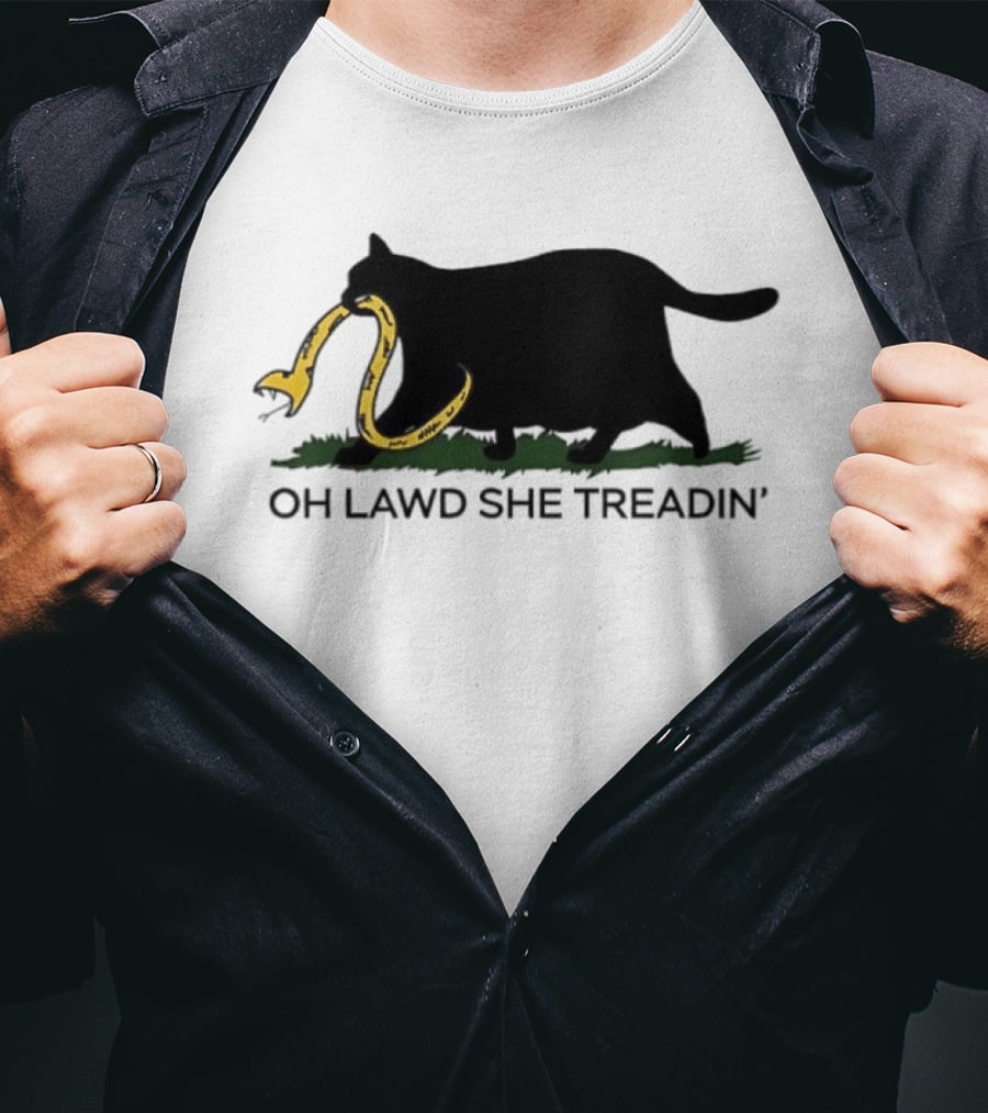 Oh Lawd She Treadin' Black Cat With Snake In Mouth T-Shirt