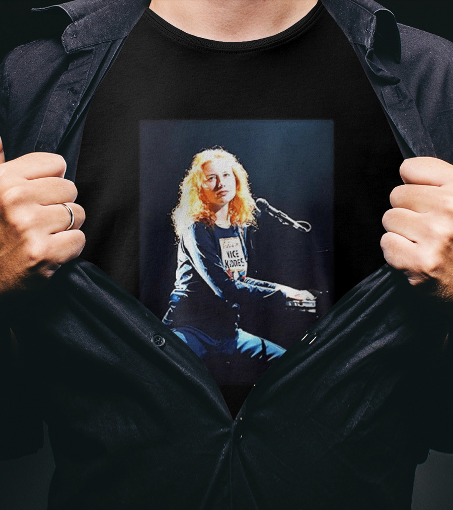 Tori Amos Nice Knodes Singing At Piano Live Performance Photography T-Shirt