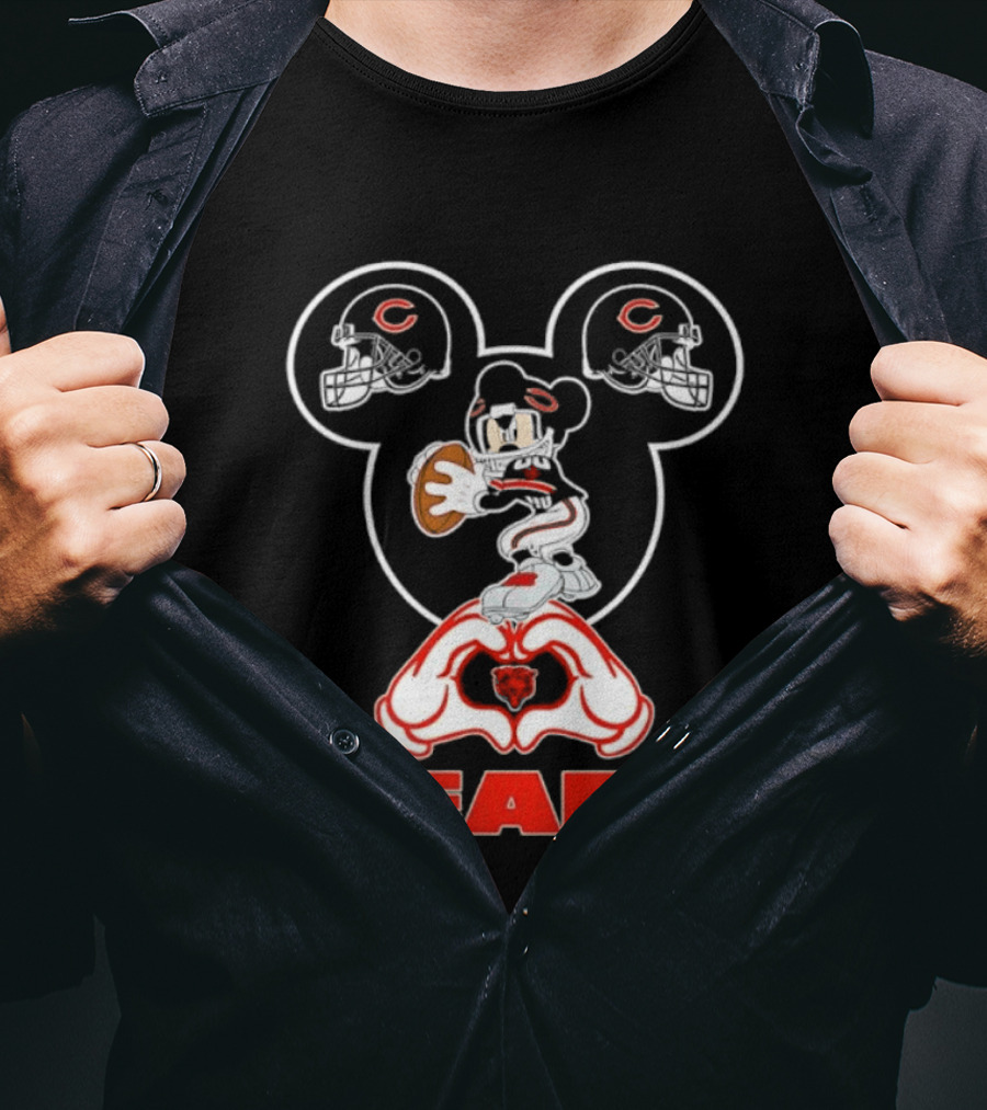 Chicago Bears Mickey Mouse Helmets Love Heart Hands T-Shirt