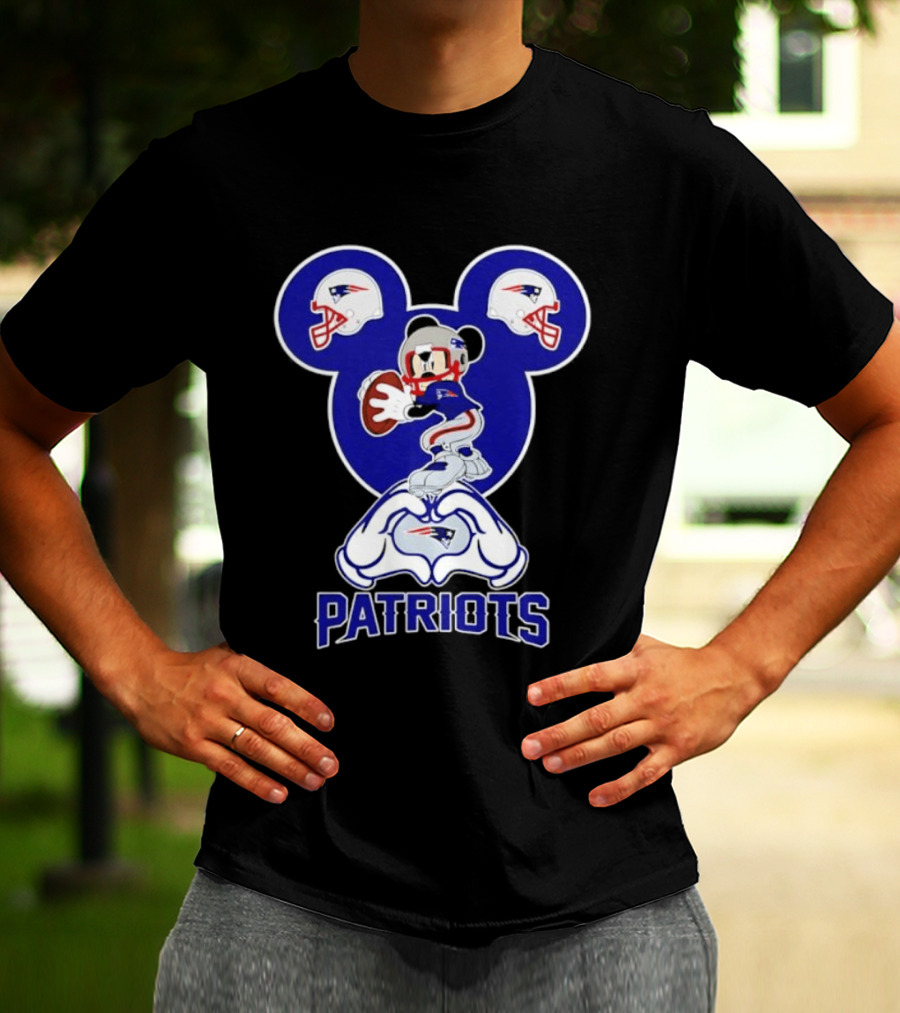 New England Patriots Mickey Mouse Helmet Heart Hands T-Shirt