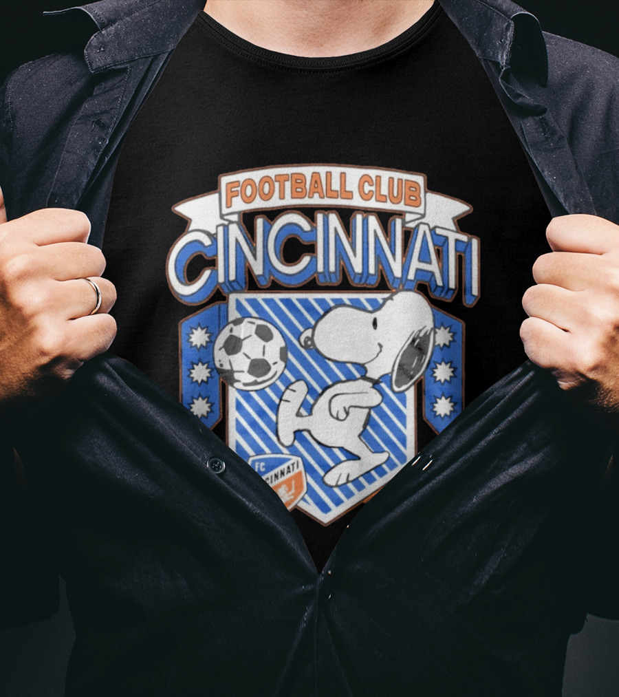 Peanuts Snoopy Kicking Soccer Ball Football Club Cincinnati FC T-Shirt