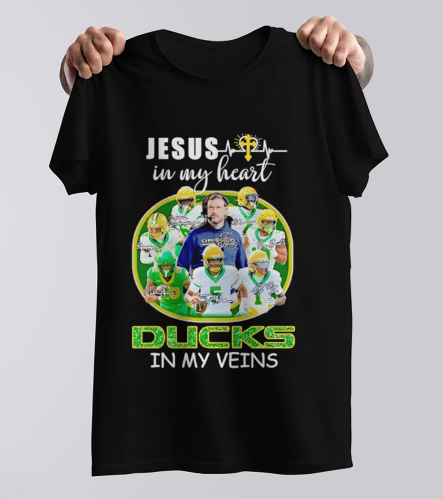 Jesus In My Heart Oregon Ducks In My Veins Football Players Signatures T-Shirt