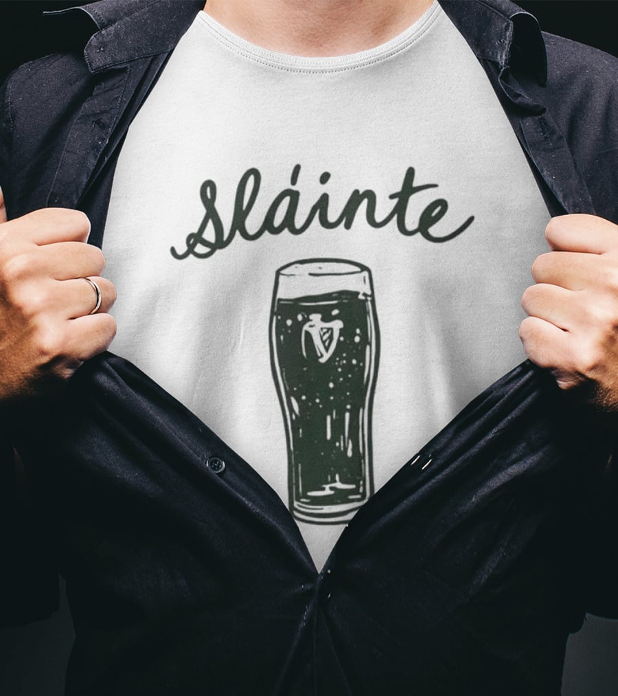 Sláinte St Patrick's Day Pint Glass Cheers T-Shirt