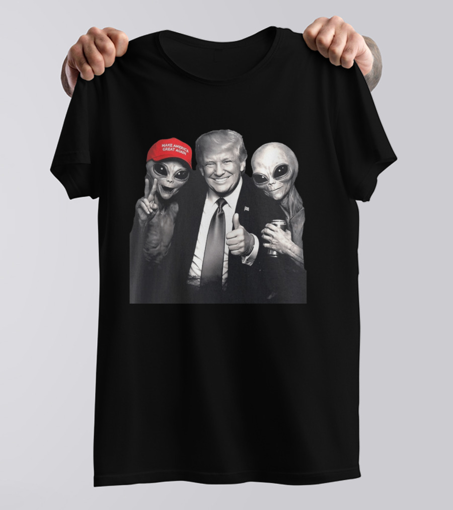 Make America Great Again Trump And Aliens Thumbs Up T-Shirt