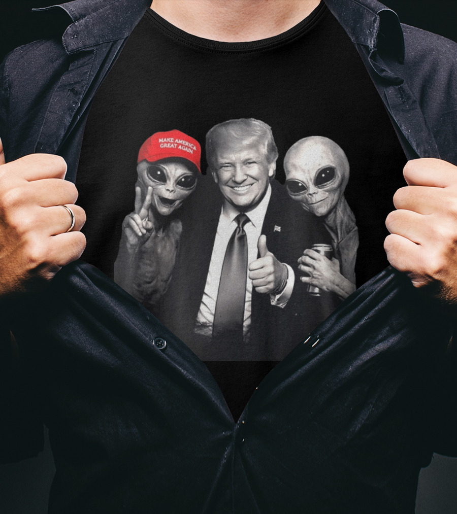 Make America Great Again Trump And Aliens Thumbs Up T-Shirt