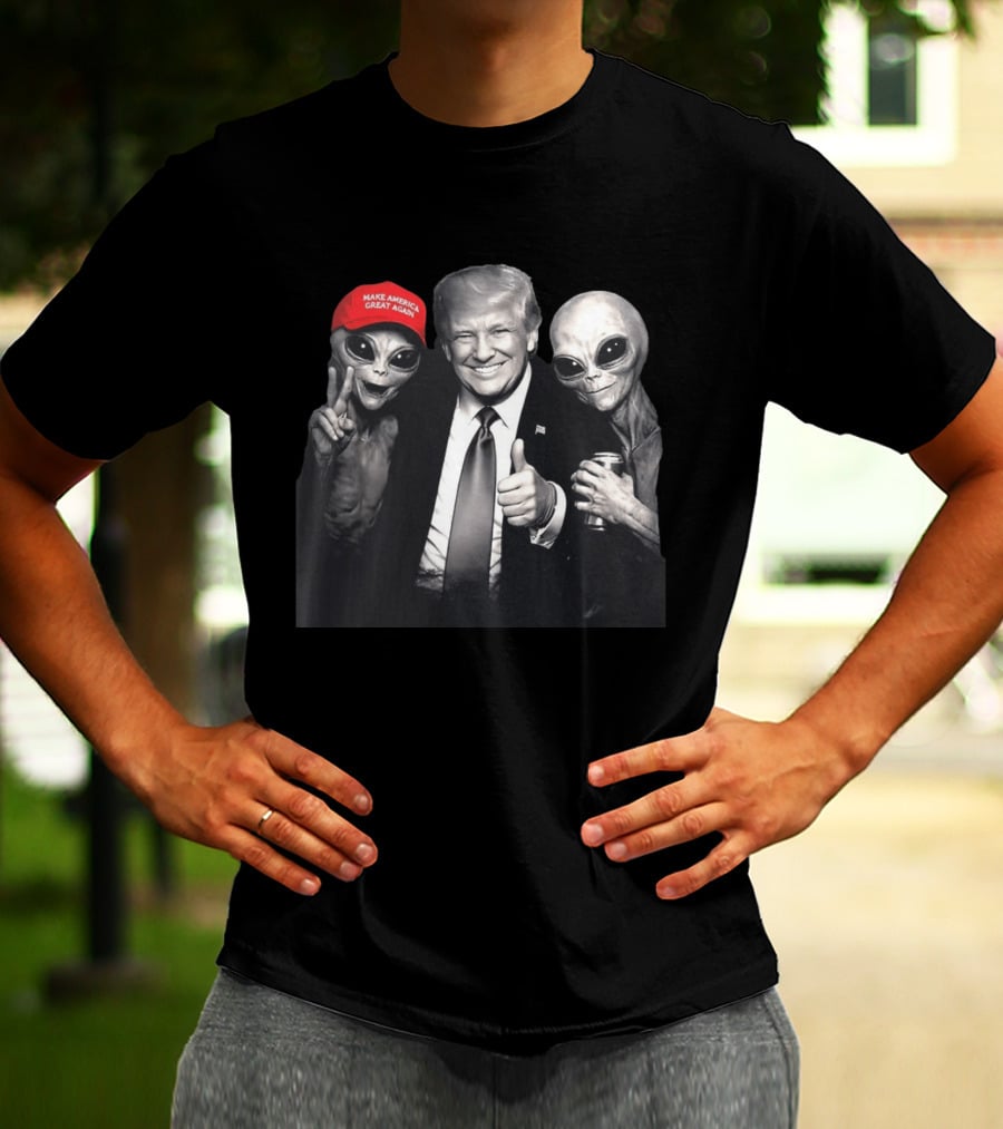 Make America Great Again Trump And Aliens Thumbs Up T-Shirt