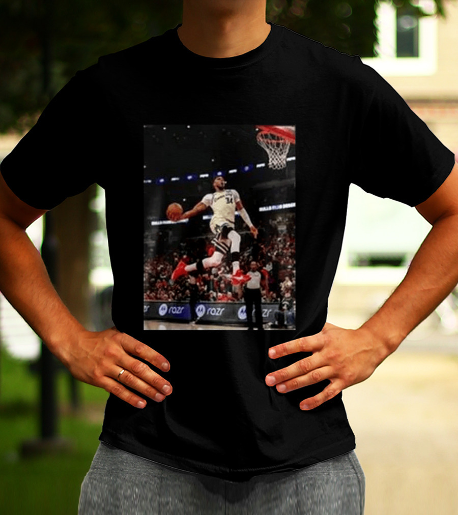 Giannis Antetokounmpo Slam Dunk Milwaukee Bucks NBA Basketball T-Shirt