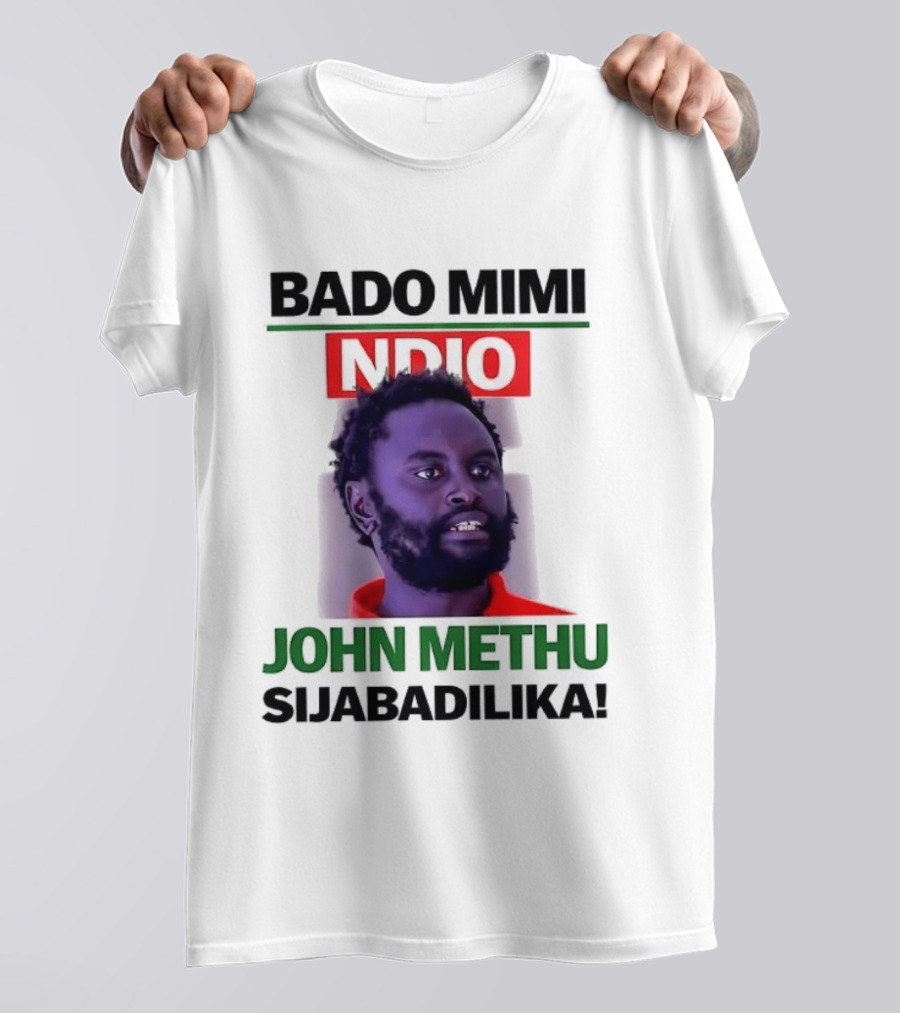 Bado Mimi Ndio John Methu Sijabadilika T-Shirt