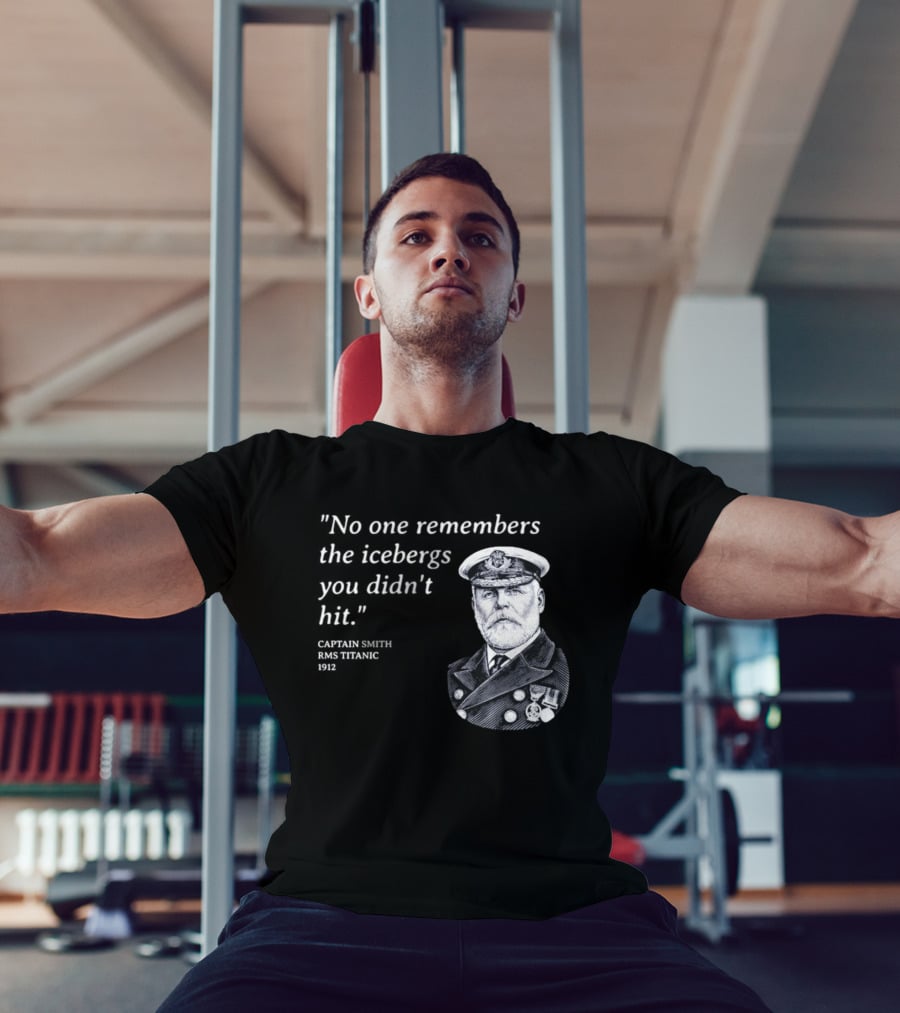 No One Remembers The Icebergs You Didn't Hit Captain Smith RMS Titanic 1912 T-Shirt