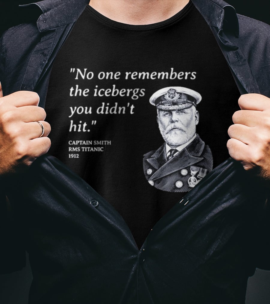 No One Remembers The Icebergs You Didn't Hit Captain Smith RMS Titanic 1912 T-Shirt