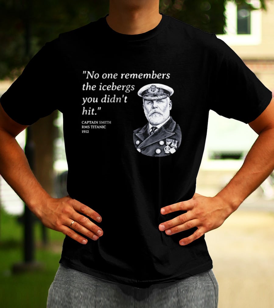 No One Remembers The Icebergs You Didn't Hit Captain Smith RMS Titanic 1912 T-Shirt