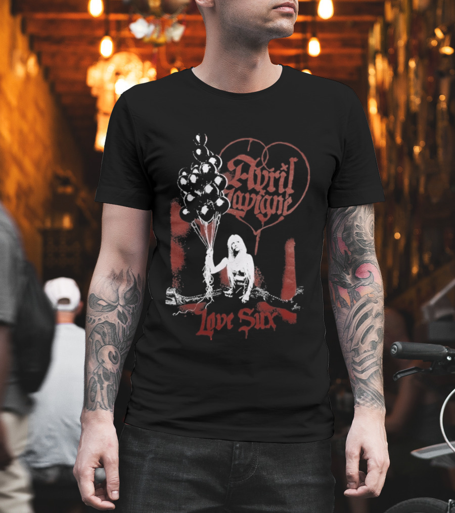 Avril Lavigne Love Sux Heart Balloon T-Shirt