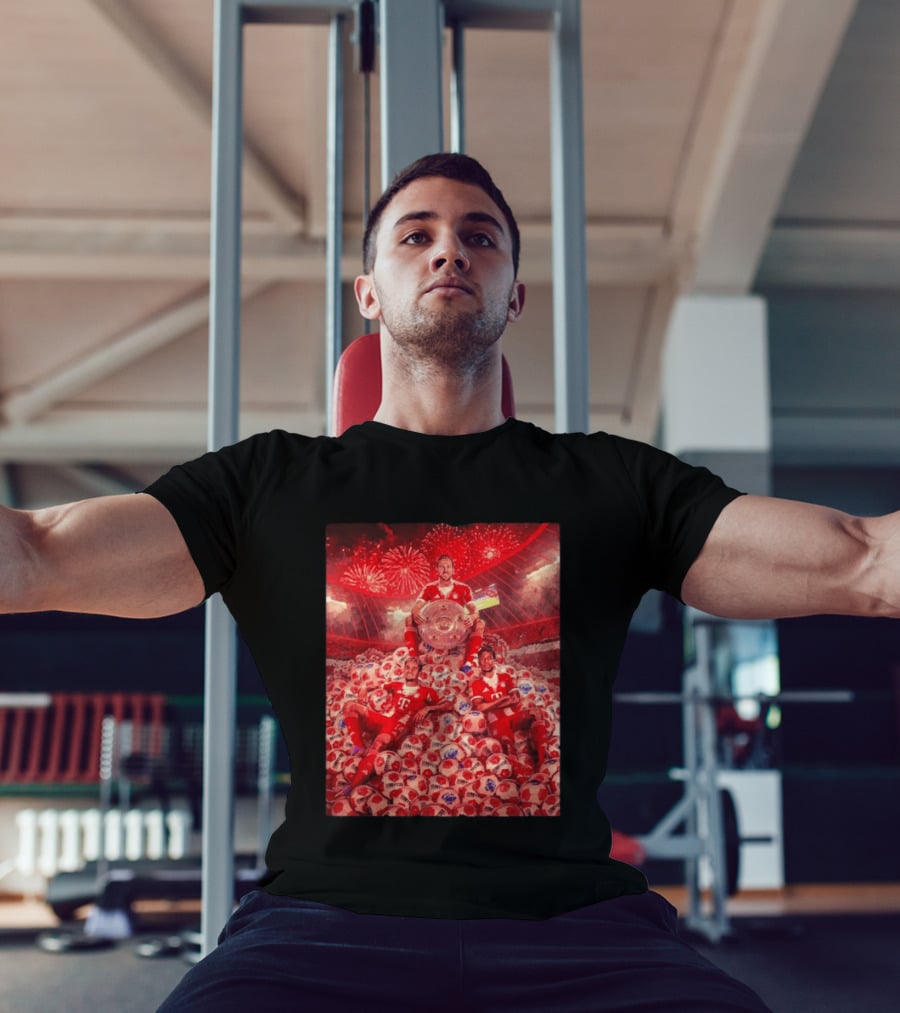 FC Bayern Munich Bundesliga Triumph Players Holding Trophy Fireworks Soccer Balls T-Shirt