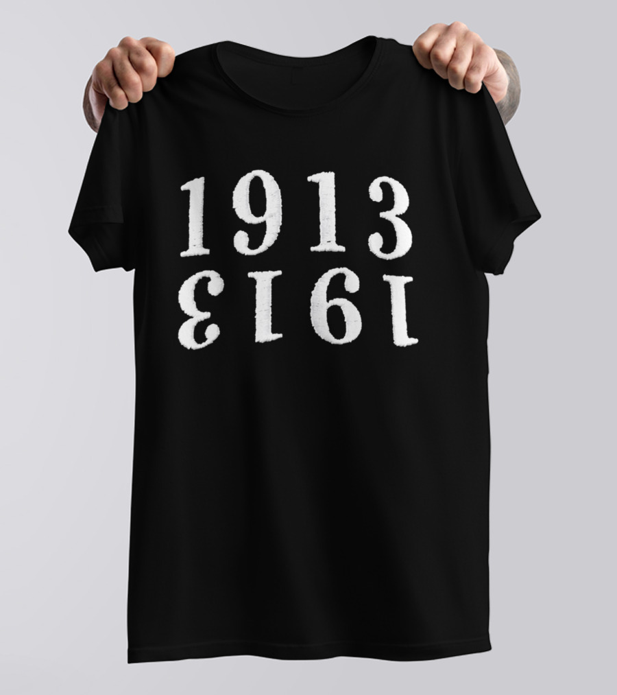 1913 Upside Down ǝƃɐsu 3191 T-Shirt