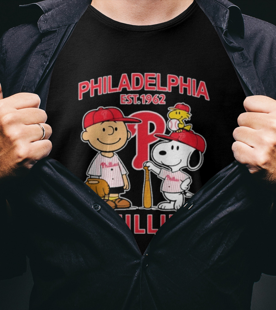 Philadelphia Phillies Est 1962 Snoopy Woodstock Baseball Peanuts T-Shirt