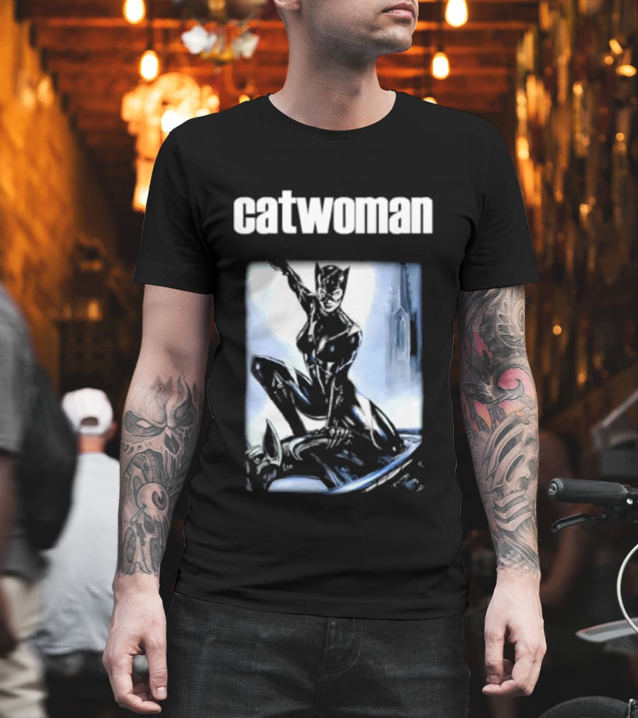 Catwoman Selina Kyle DC Comics Gotham Stealth Pose T-Shirt