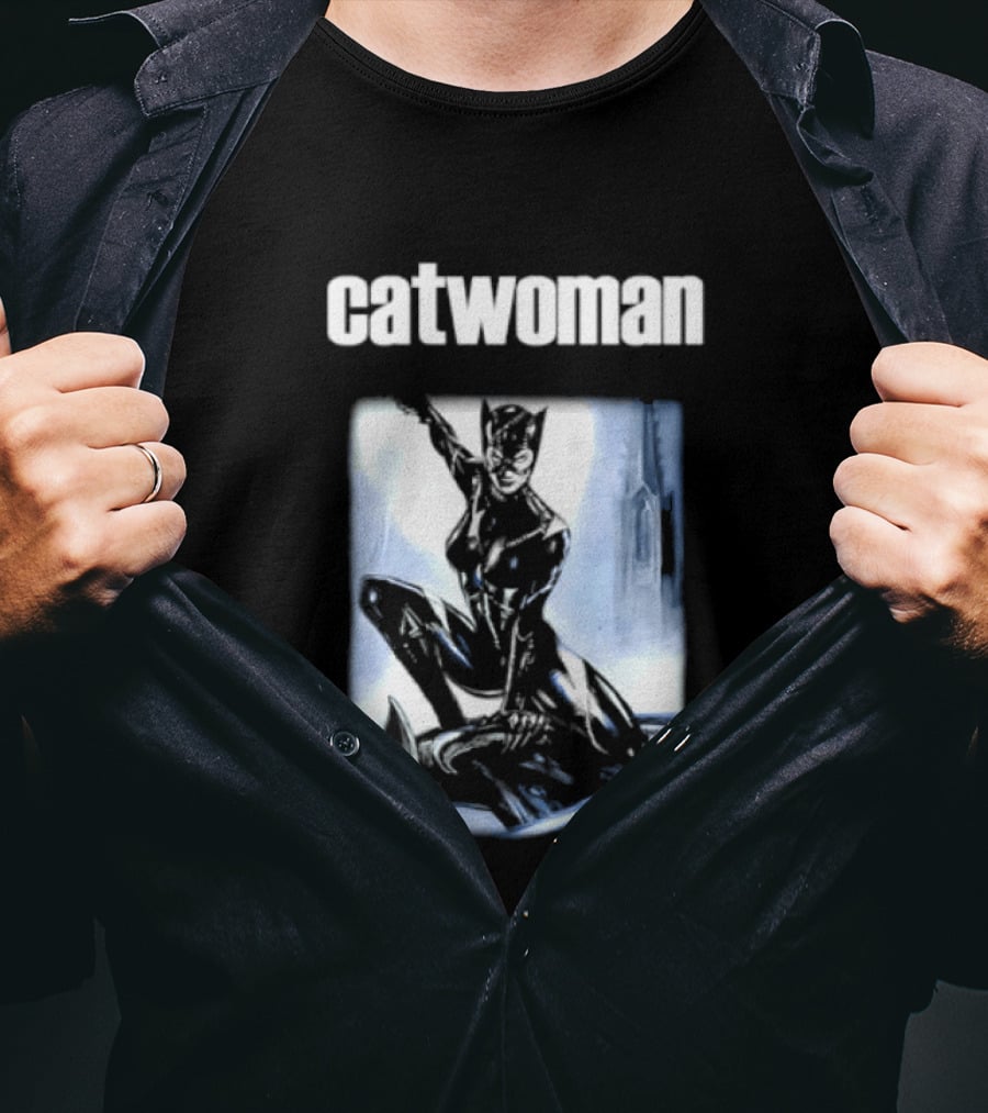 Catwoman Selina Kyle DC Comics Gotham Stealth Pose T-Shirt