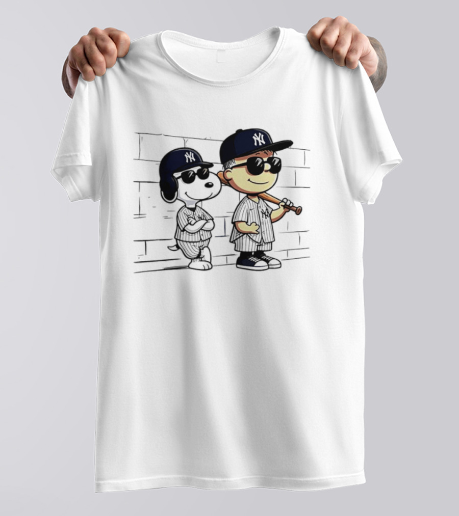 Peanuts Snoopy Charlie Brown New York Yankees Baseball Fan Collection T-Shirt