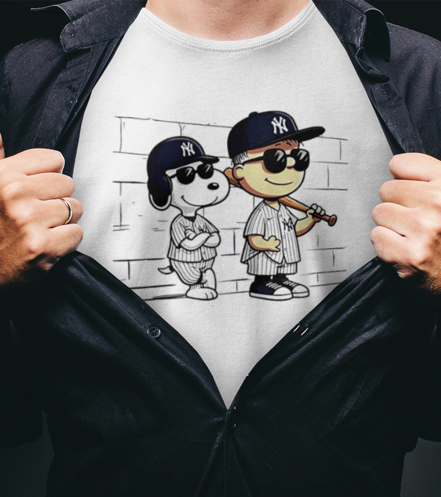 Peanuts Snoopy Charlie Brown New York Yankees Baseball Fan Collection T-Shirt