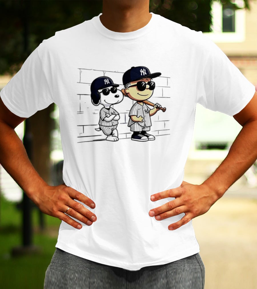 Peanuts Snoopy Charlie Brown New York Yankees Baseball Fan Collection T-Shirt