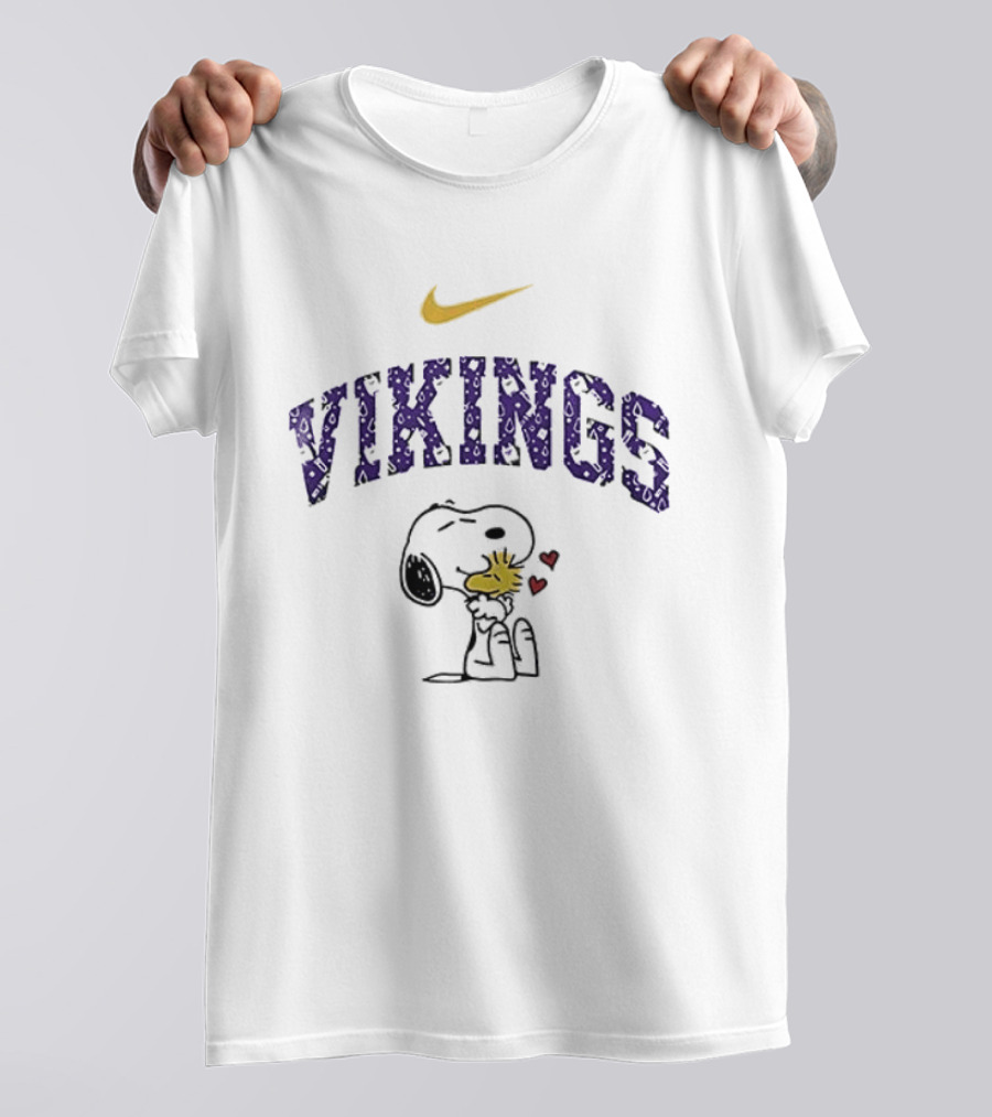 Nike Minnesota Vikings Snoopy Hugging Woodstock T-Shirt