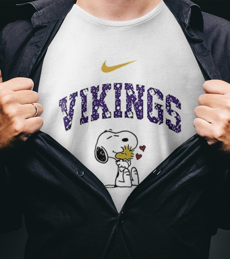 Nike Minnesota Vikings Snoopy Hugging Woodstock T-Shirt