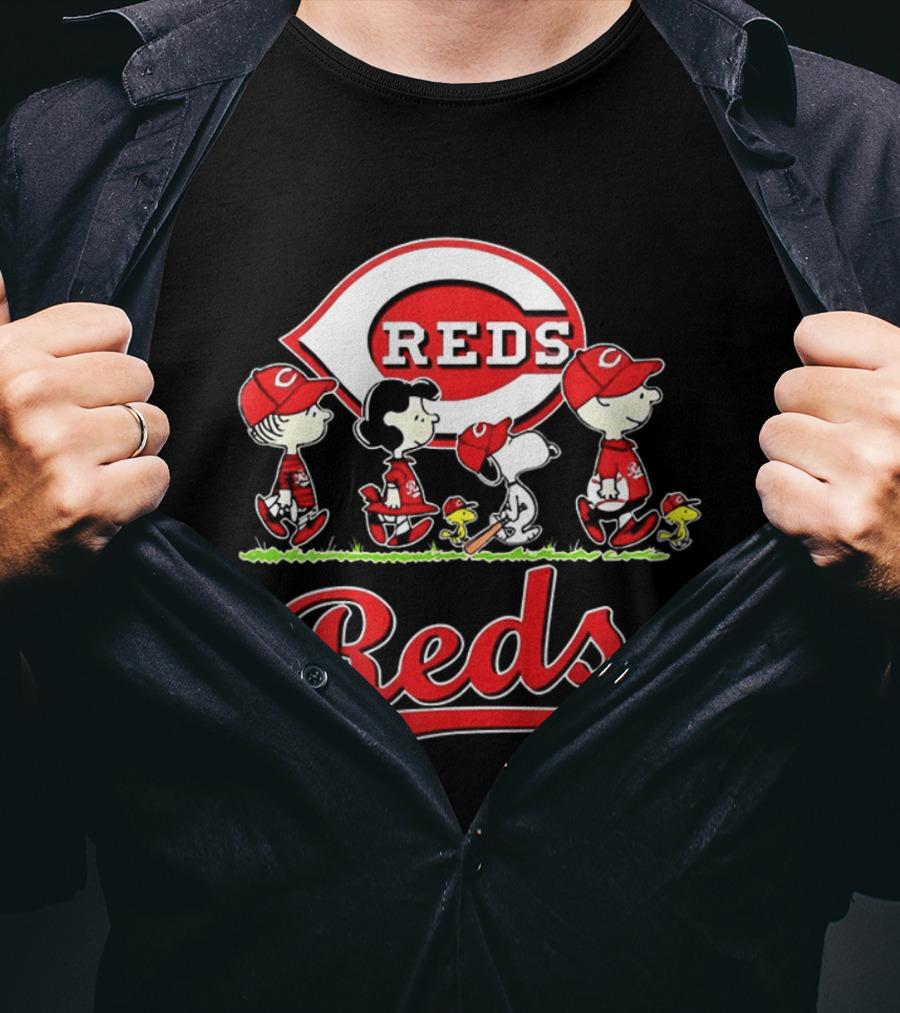 Snoopy Charlie Brown Linus Lucy Cincinnati Reds Baseball T-Shirt