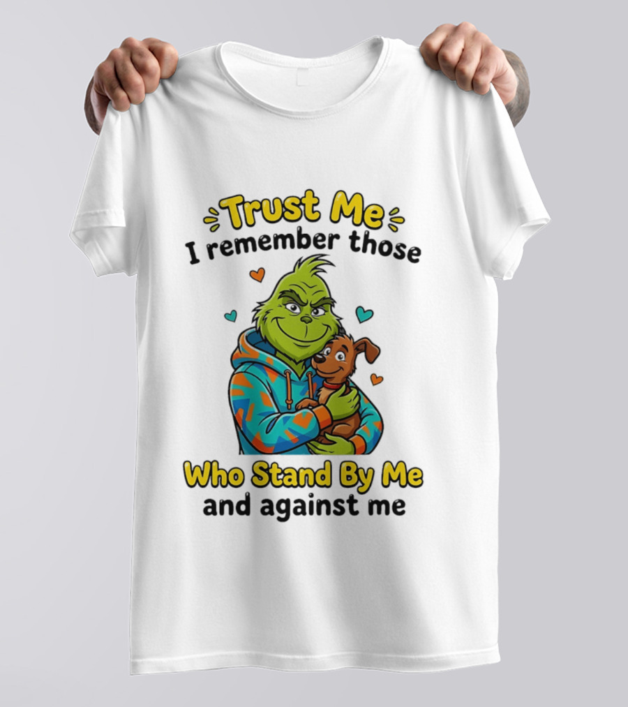Trust Me I Remember Those Who Stand By Me And Against Me Grinch Hugging Dog T-Shirt