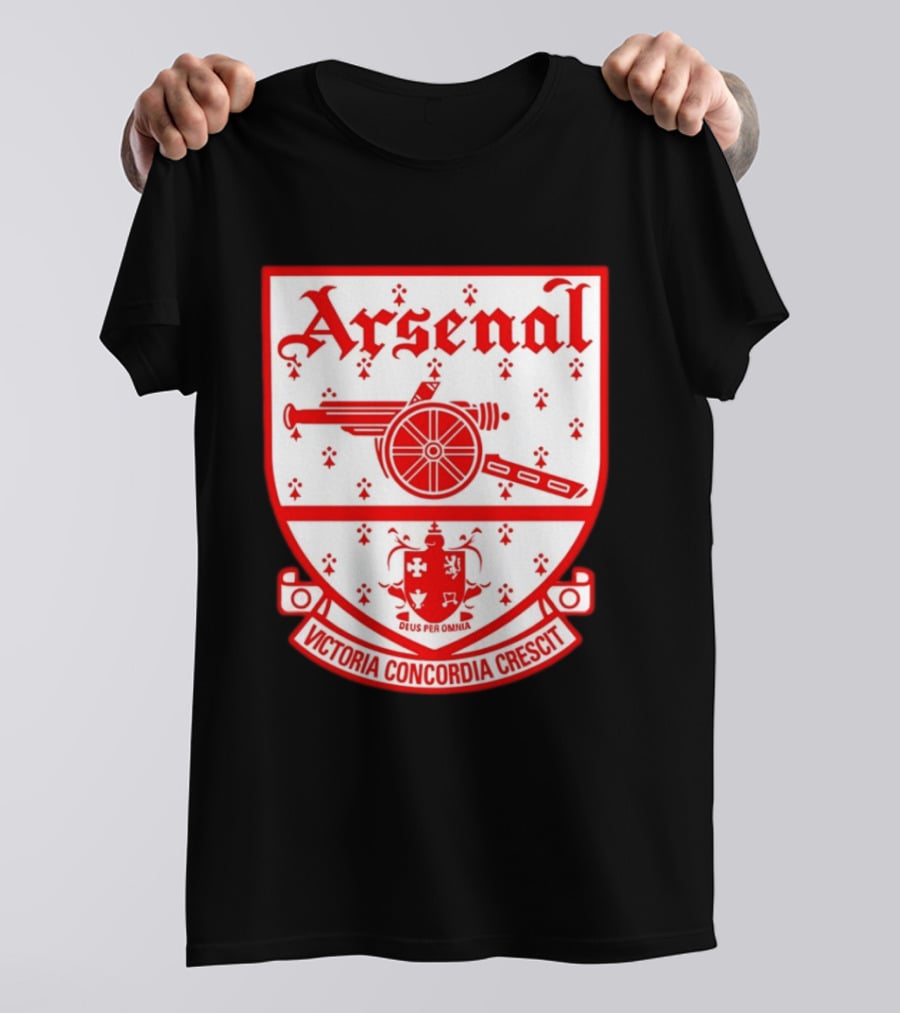 Arsenal FC Crest Deus Per Omnia Victoria Concordia Crescit T-Shirt