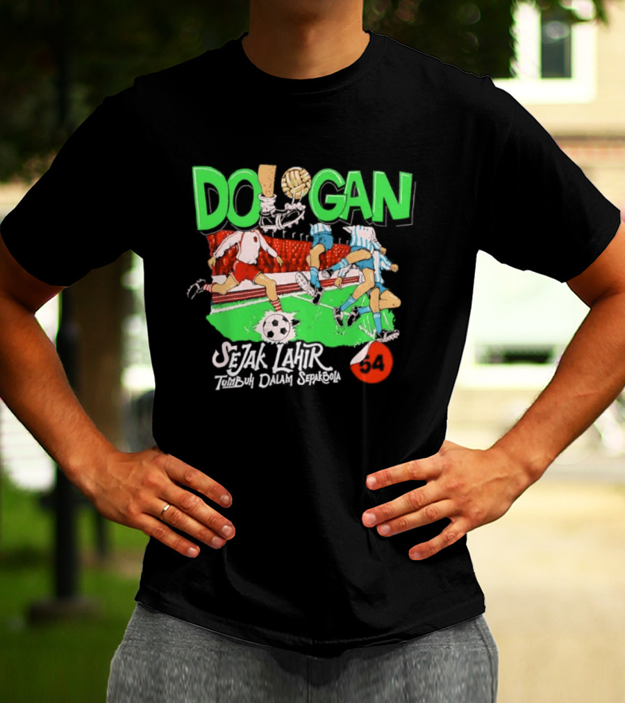 Dologan FC Sejak Lahir Tumbuh Dalam Sepakbola Retro Football Players And Field T-Shirt