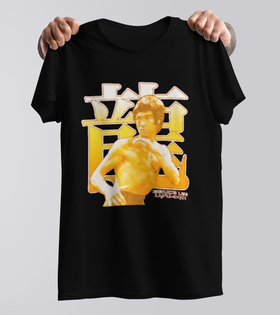 Bruce Lee Iconic Martial Arts Pose Chinese Characters T-Shirt
