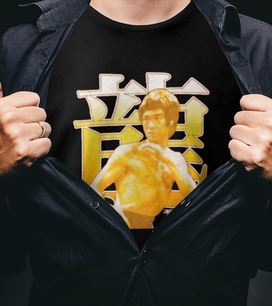 Bruce Lee Iconic Martial Arts Pose Chinese Characters T-Shirt