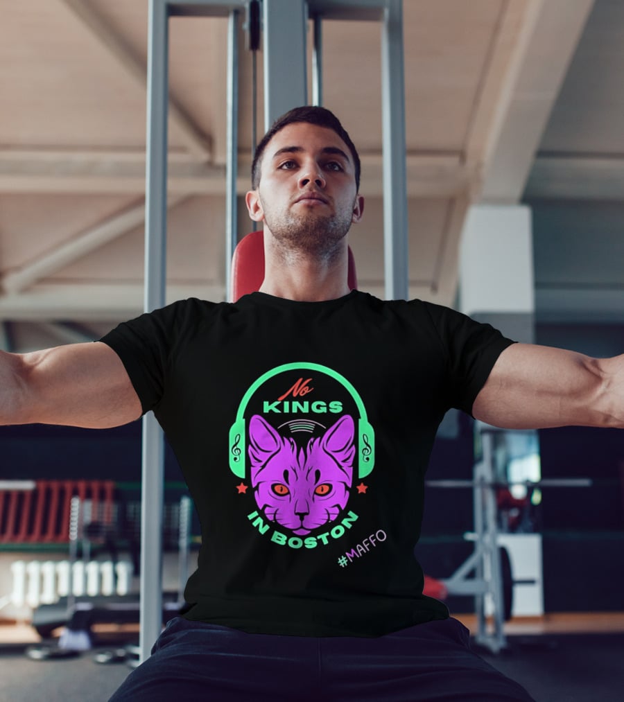 No Kings In Boston Cat With Headphones #Maffo T-Shirt