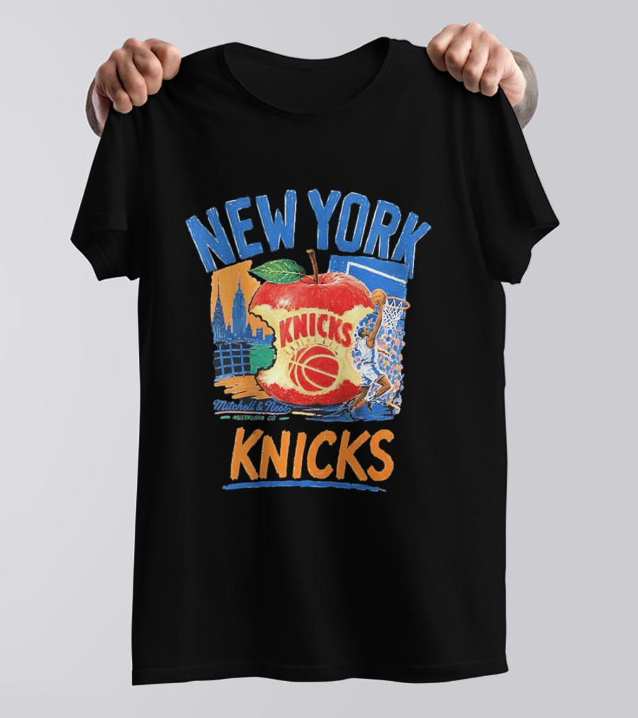 Mitchell & Ness New York Knicks NBA Apple Skyline Basketball Dunk Scene T-Shirt