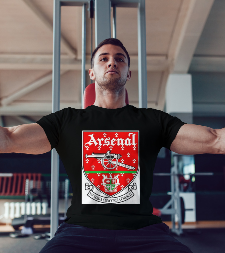 Arsenal FC Victoria Concordia Crescit Deus Per Omnia Crest Featuring Classic Cannon And Shield T-Shirt