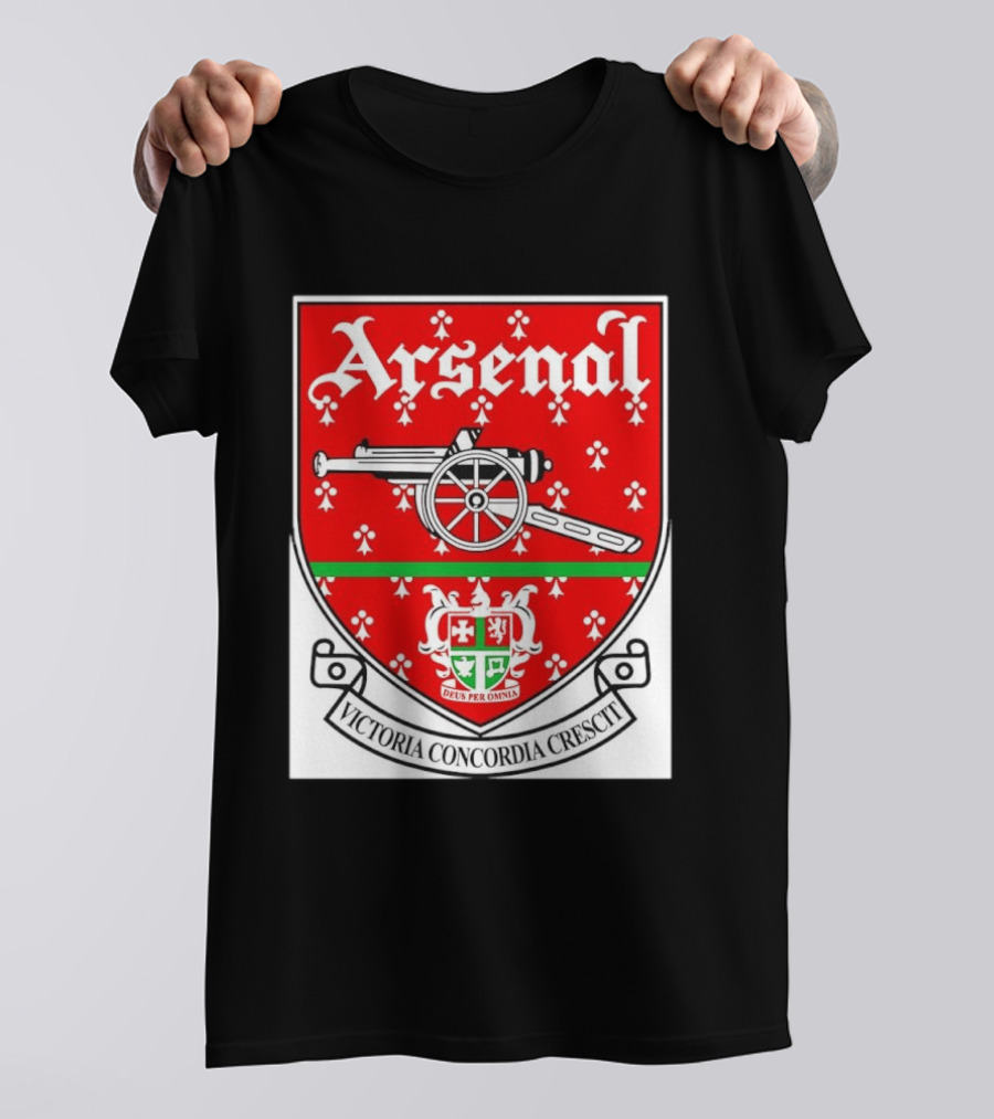Arsenal FC Victoria Concordia Crescit Deus Per Omnia Crest Featuring Classic Cannon And Shield T-Shirt