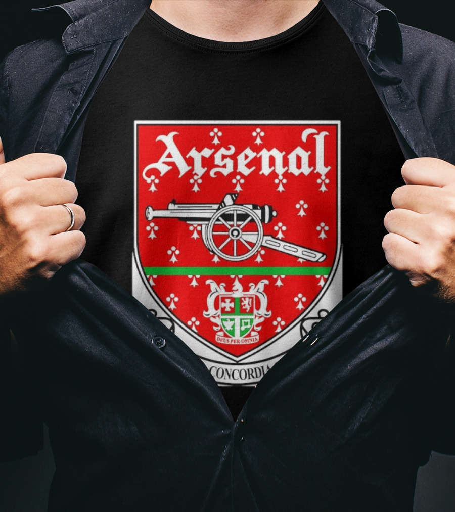 Arsenal FC Victoria Concordia Crescit Deus Per Omnia Crest Featuring Classic Cannon And Shield T-Shirt