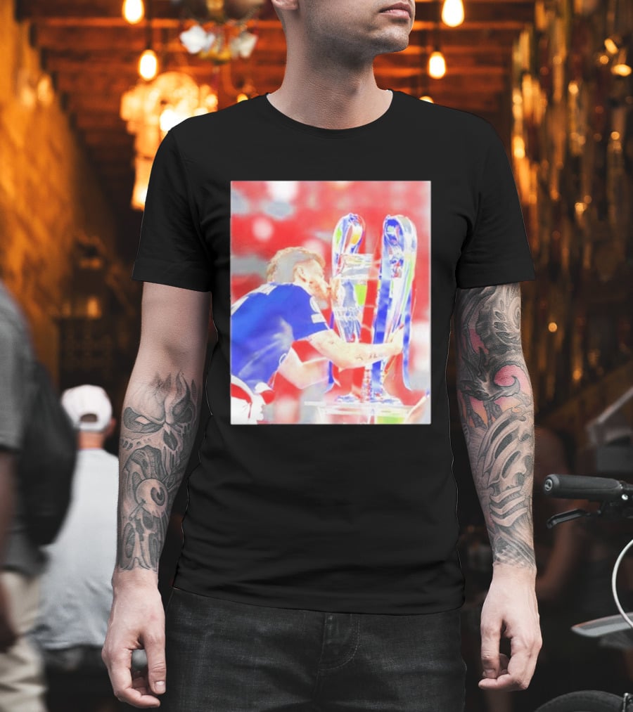 Khvicha Kvaratskhelia PSG UEFA Champions League Trophy Celebration T-Shirt
