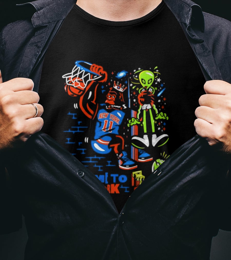 New York Knicks Gorilla Dunking With Alien Welcome To New York T-Shirt