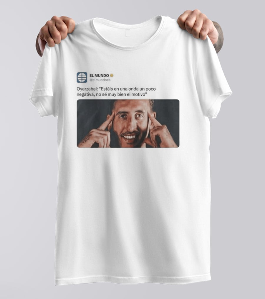 El Mundo Oyarzabal Estais En Una Onda Un Poco Negativa Sonriente Hombre T-Shirt