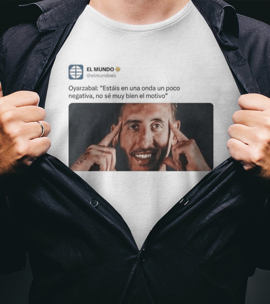 El Mundo Oyarzabal Estais En Una Onda Un Poco Negativa Sonriente Hombre T-Shirt