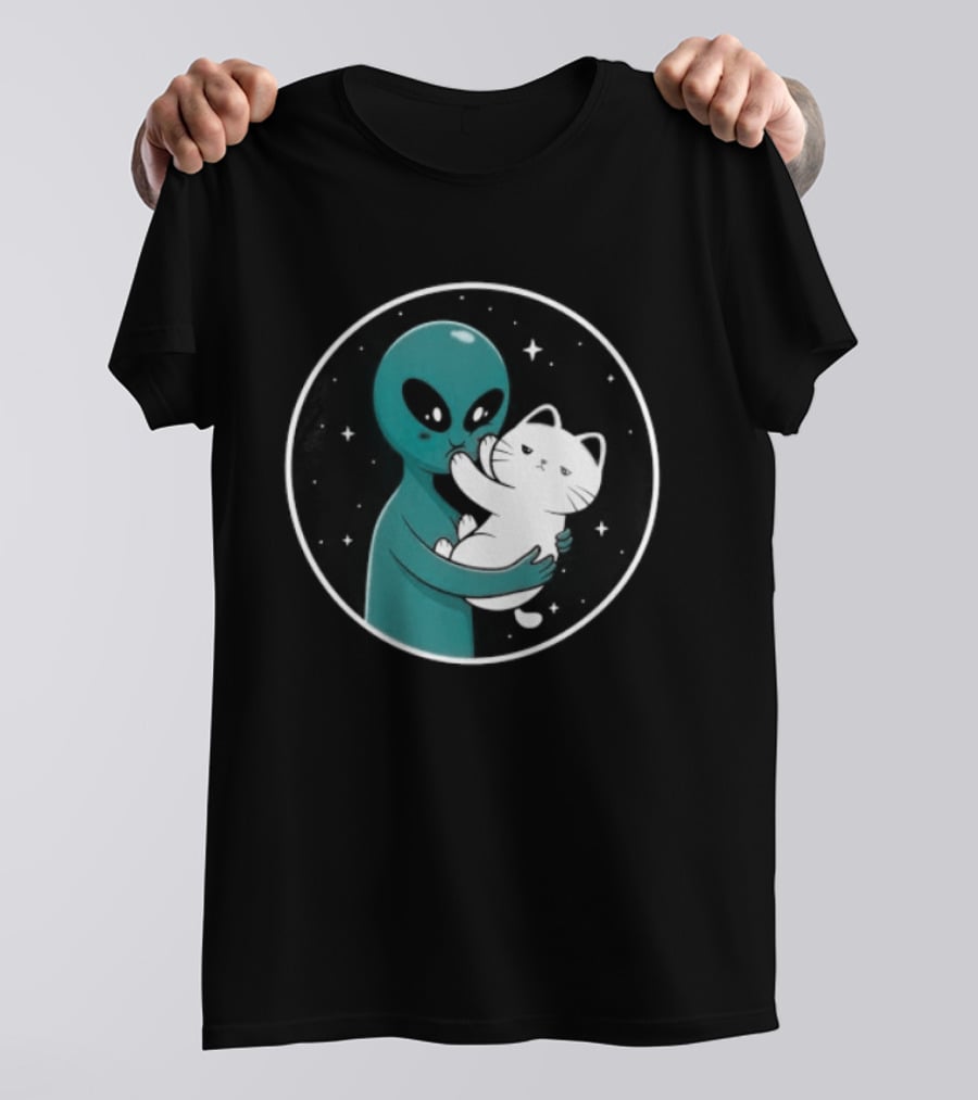 Even Aliens Love Cats Space Alien Embracing Kitty T-Shirt