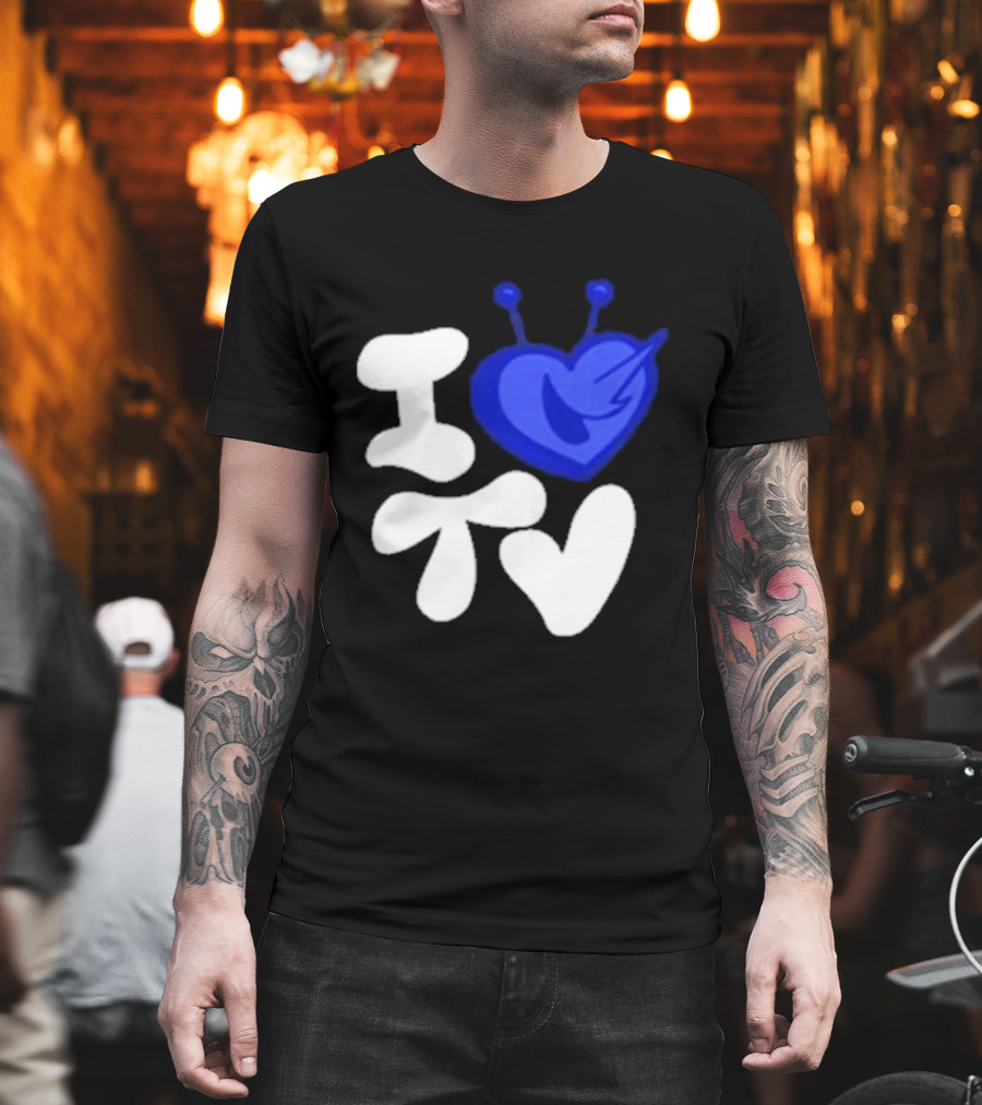Paperboxmart I Love TV Blue Heart Antenna T-Shirt
