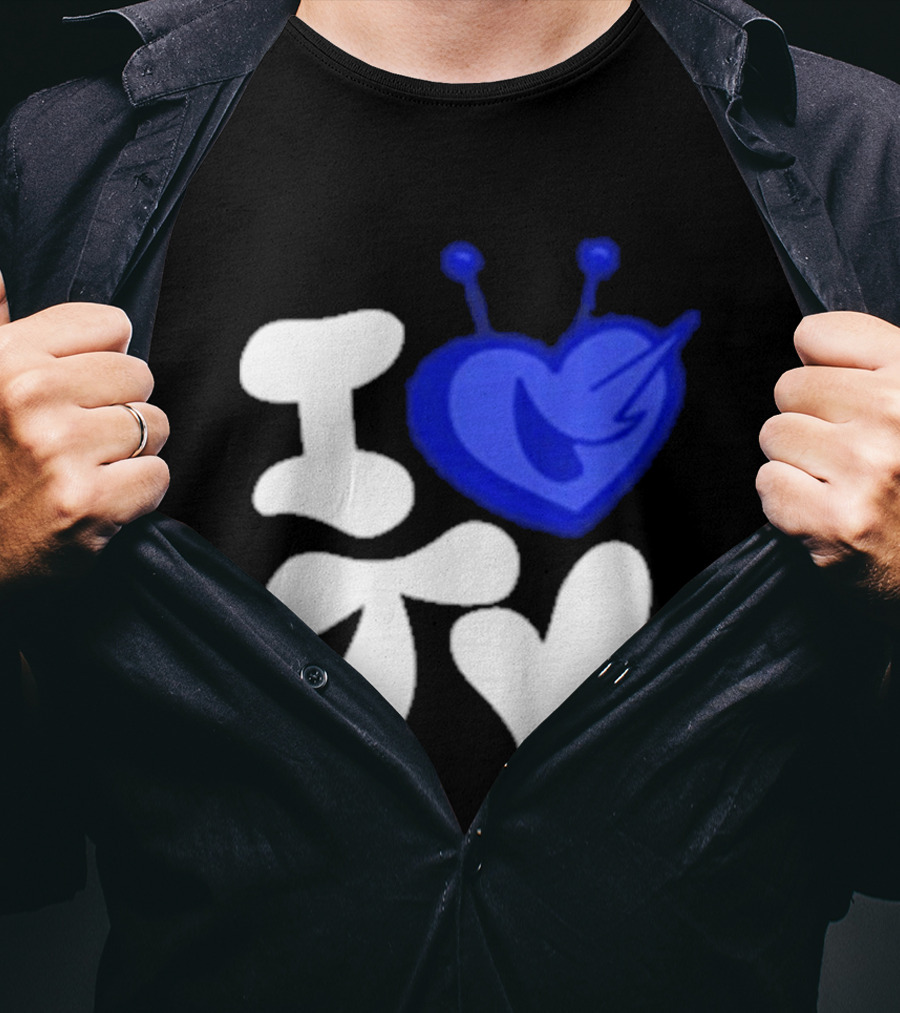 Paperboxmart I Love TV Blue Heart Antenna T-Shirt