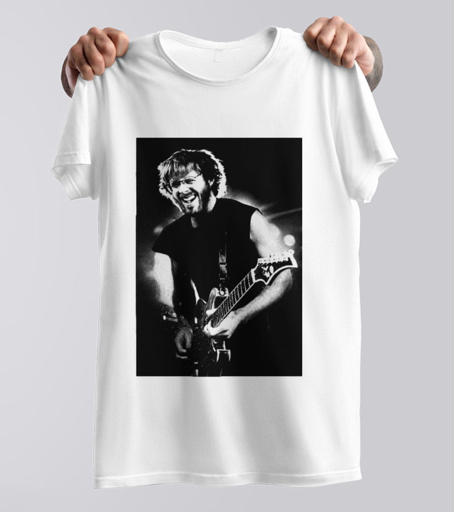 Phish Trey Anastasio Iconic Live Performance Guitarist Black And White Image T-Shirt
