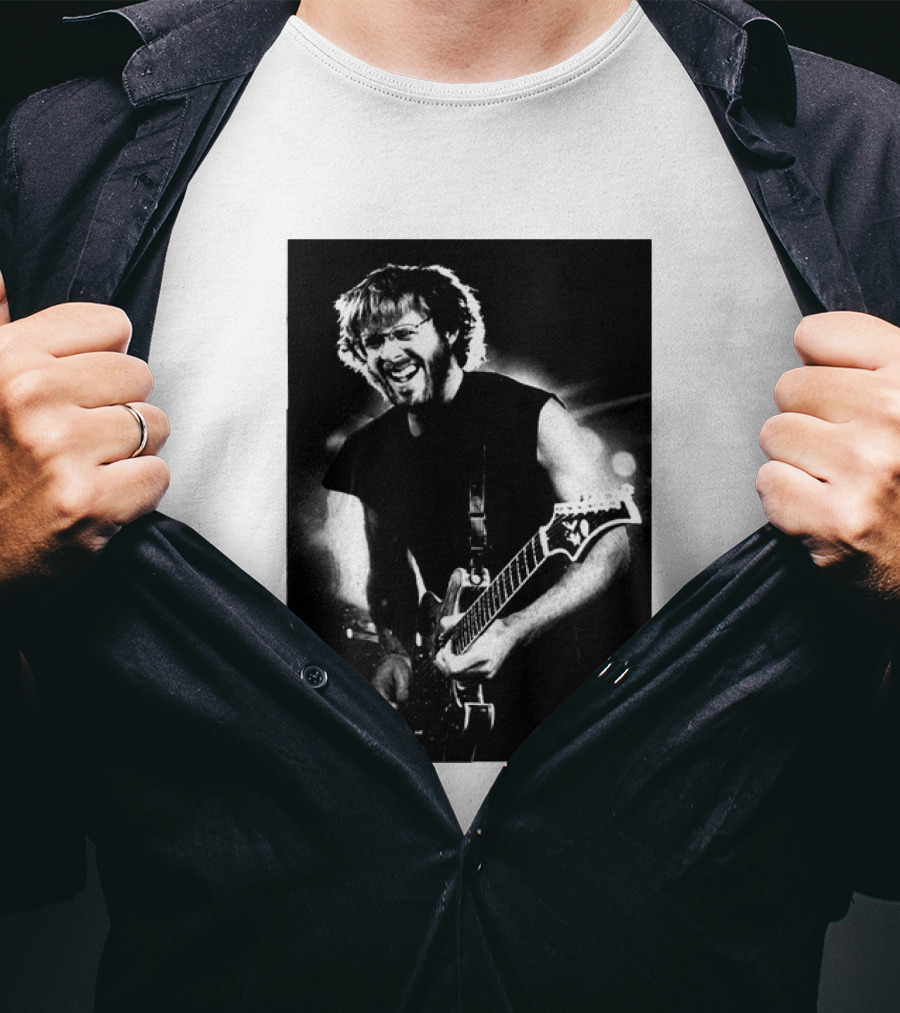Phish Trey Anastasio Iconic Live Performance Guitarist Black And White Image T-Shirt