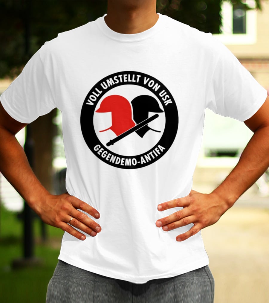 Voll Umstellt Von USK Gegendemo Antifa Helmet T-Shirt